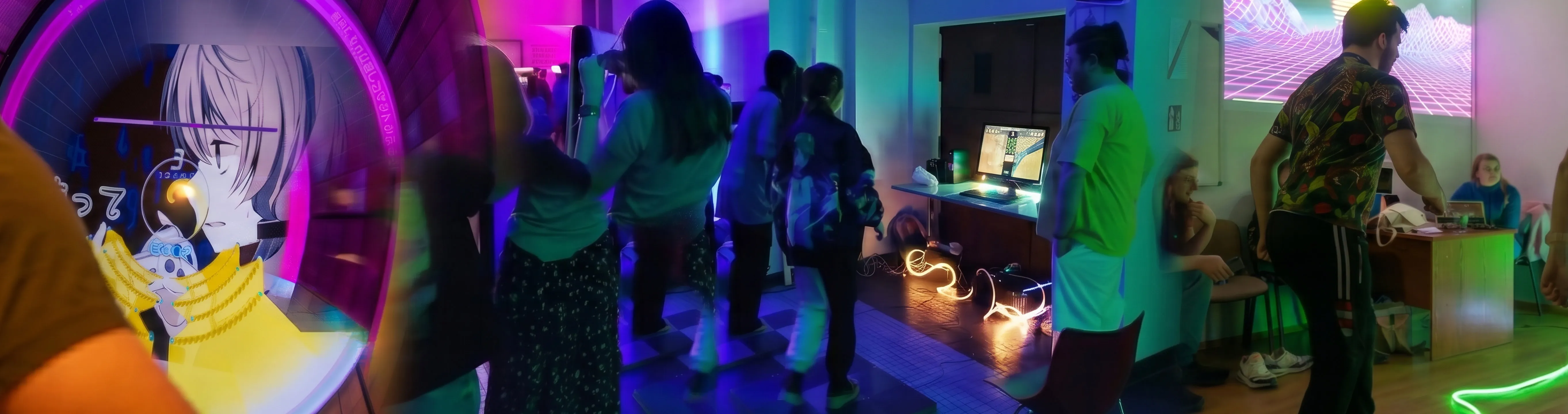 Stanowiska z grami muzycznymi i zadowoleni gracze